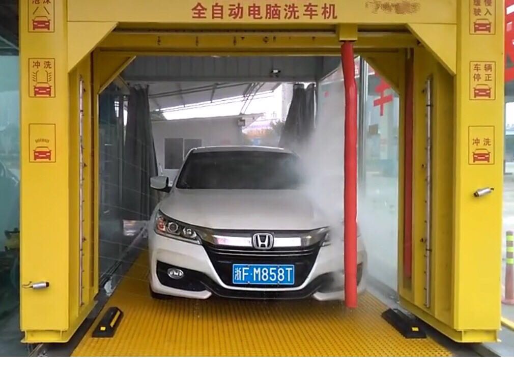 隧道洗車機(jī)的特點(diǎn)及功能